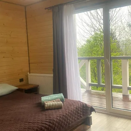 шпінь 4 بيت للعطل